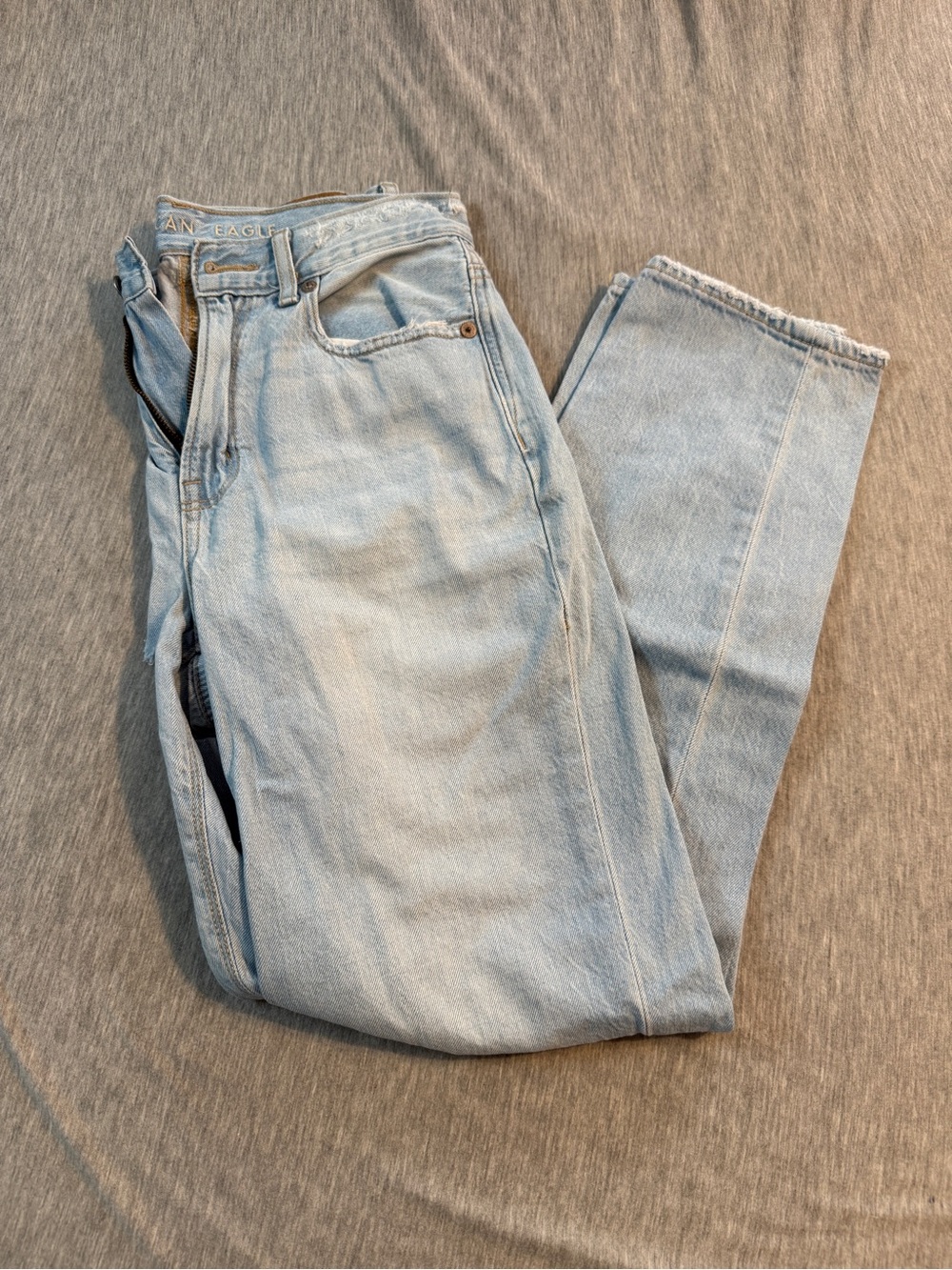 American Eagle Outfitters Light Wash women's Jeans - Classic Straight Fit